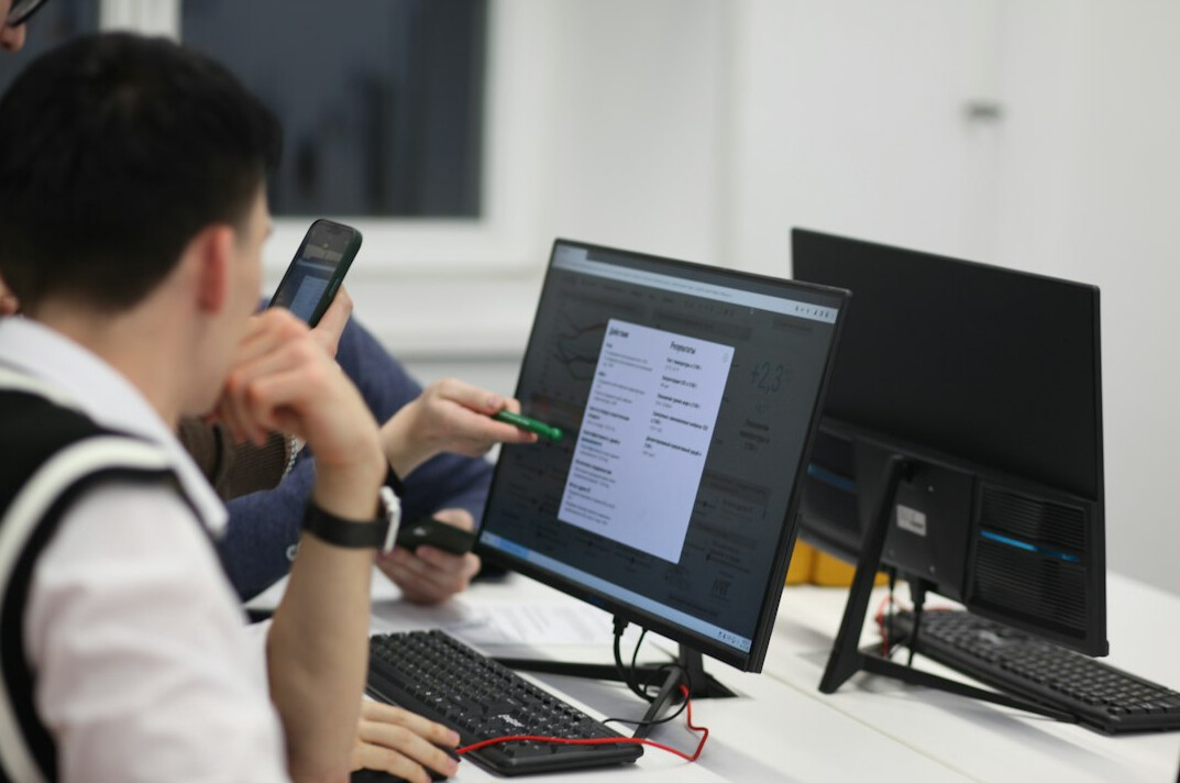 student learning coding and english